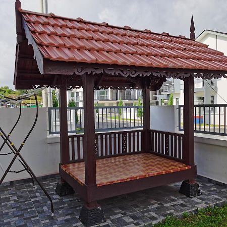 Pesona Suri Homestay Batu Pahat Εξωτερικό φωτογραφία
