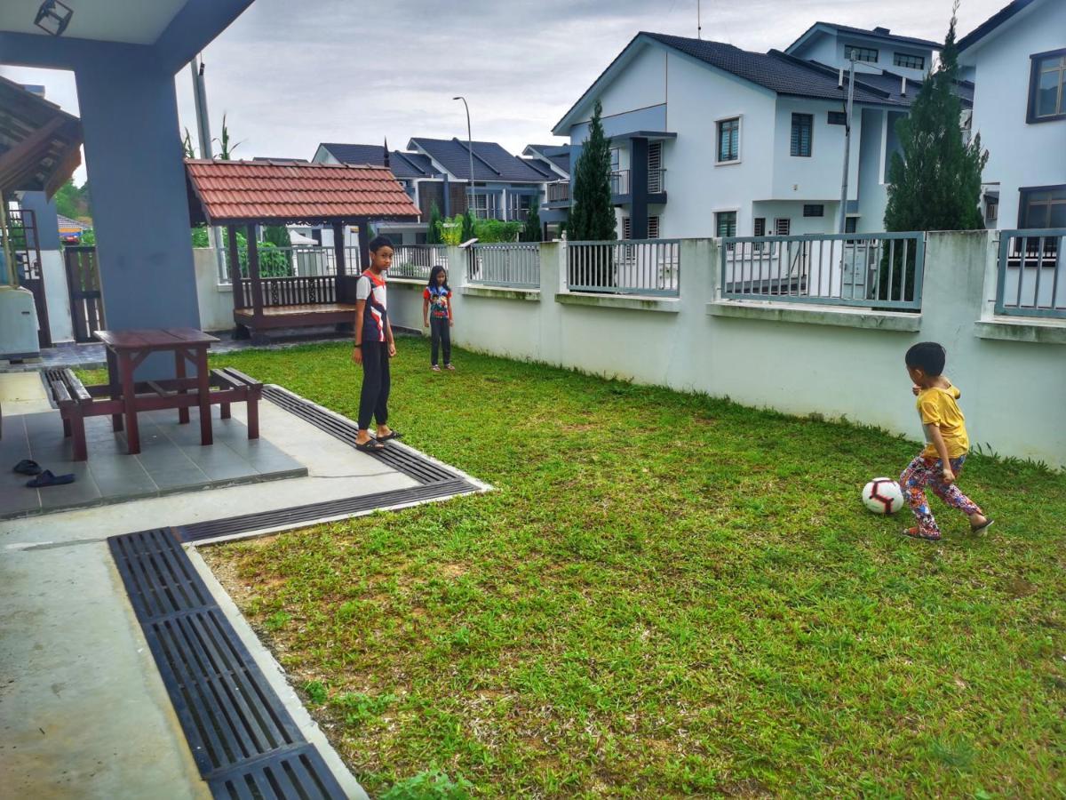 Pesona Suri Homestay Batu Pahat Εξωτερικό φωτογραφία